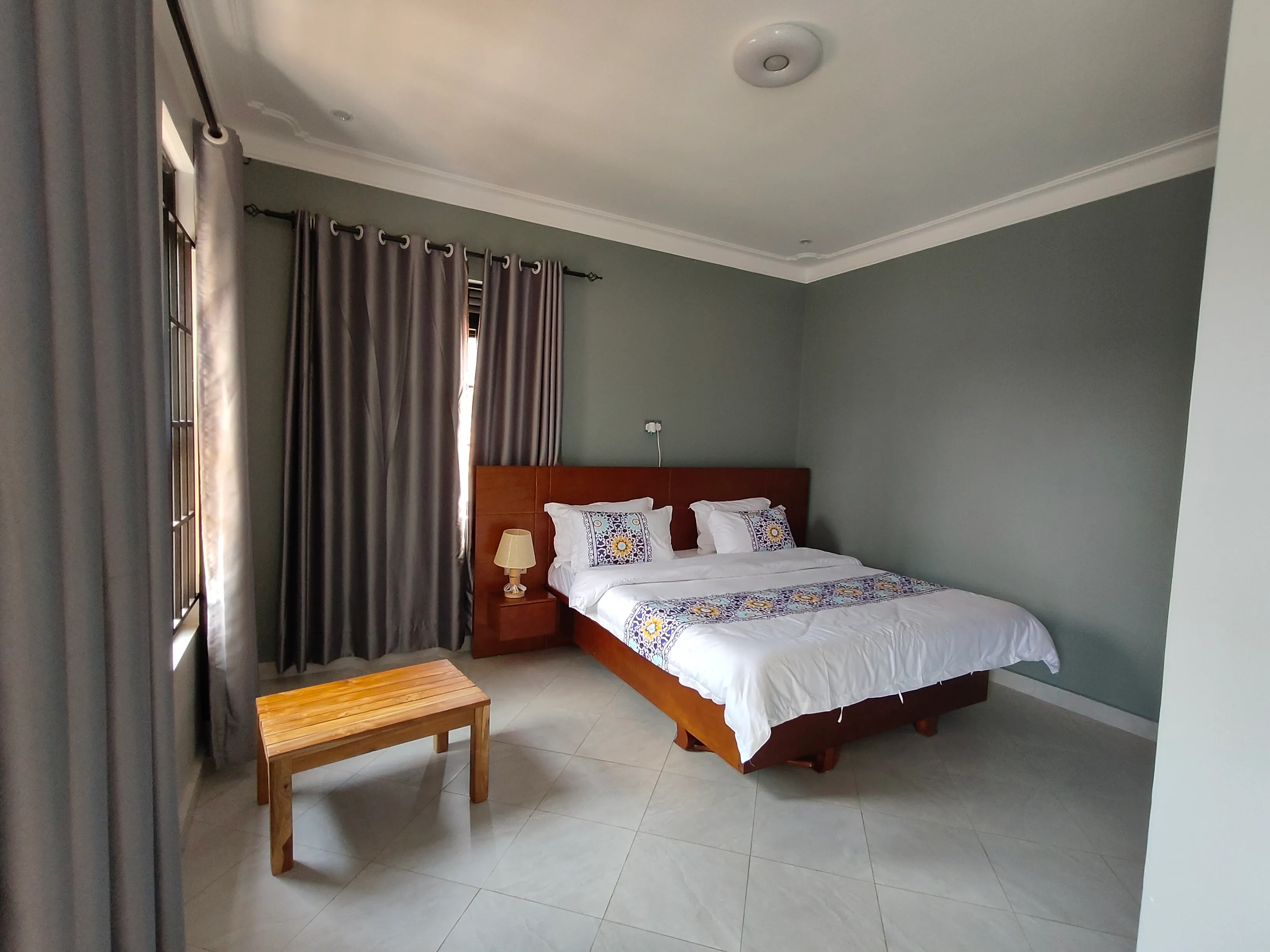 Lakeview Suite interior