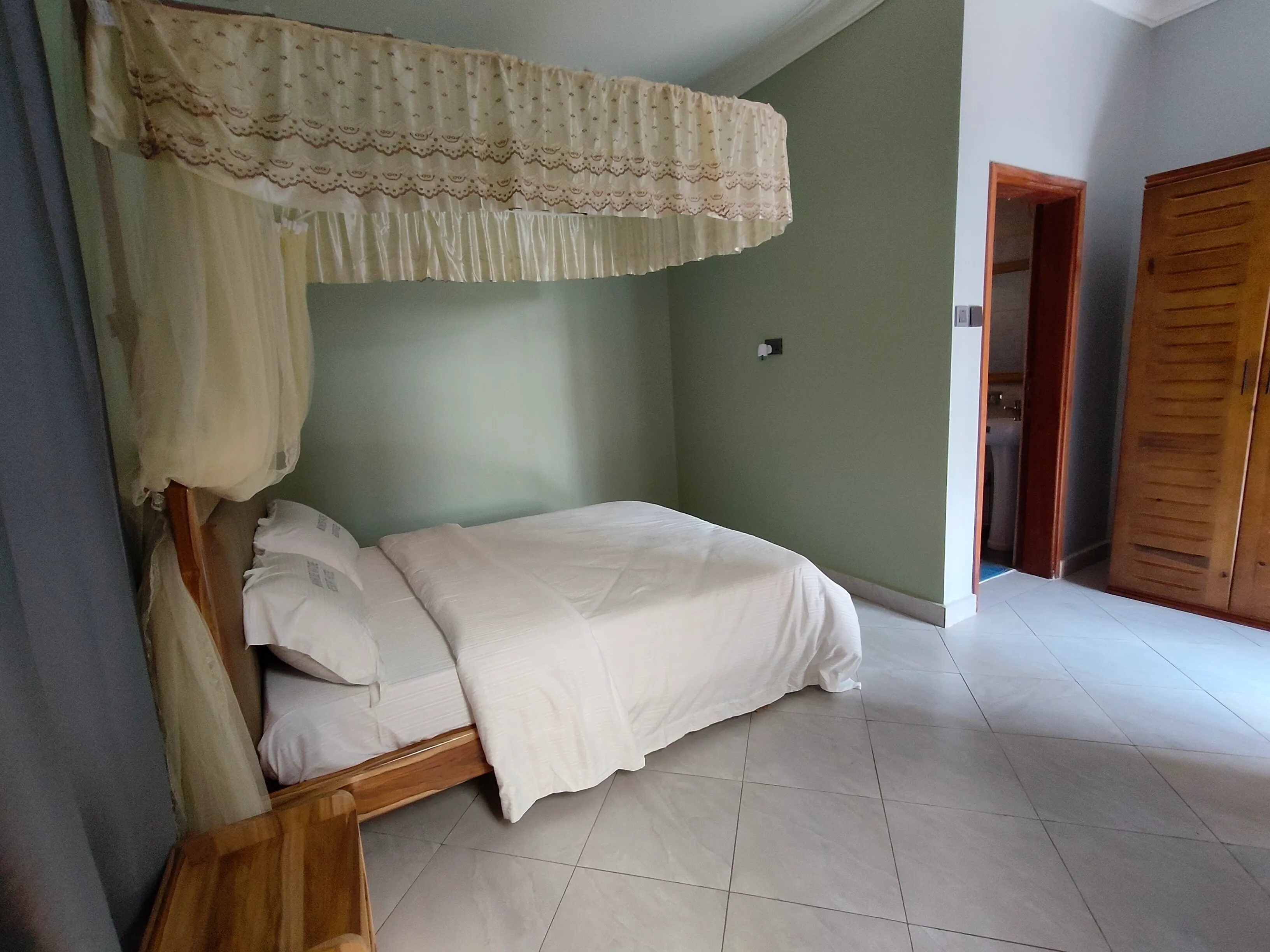 En-suite bathroom